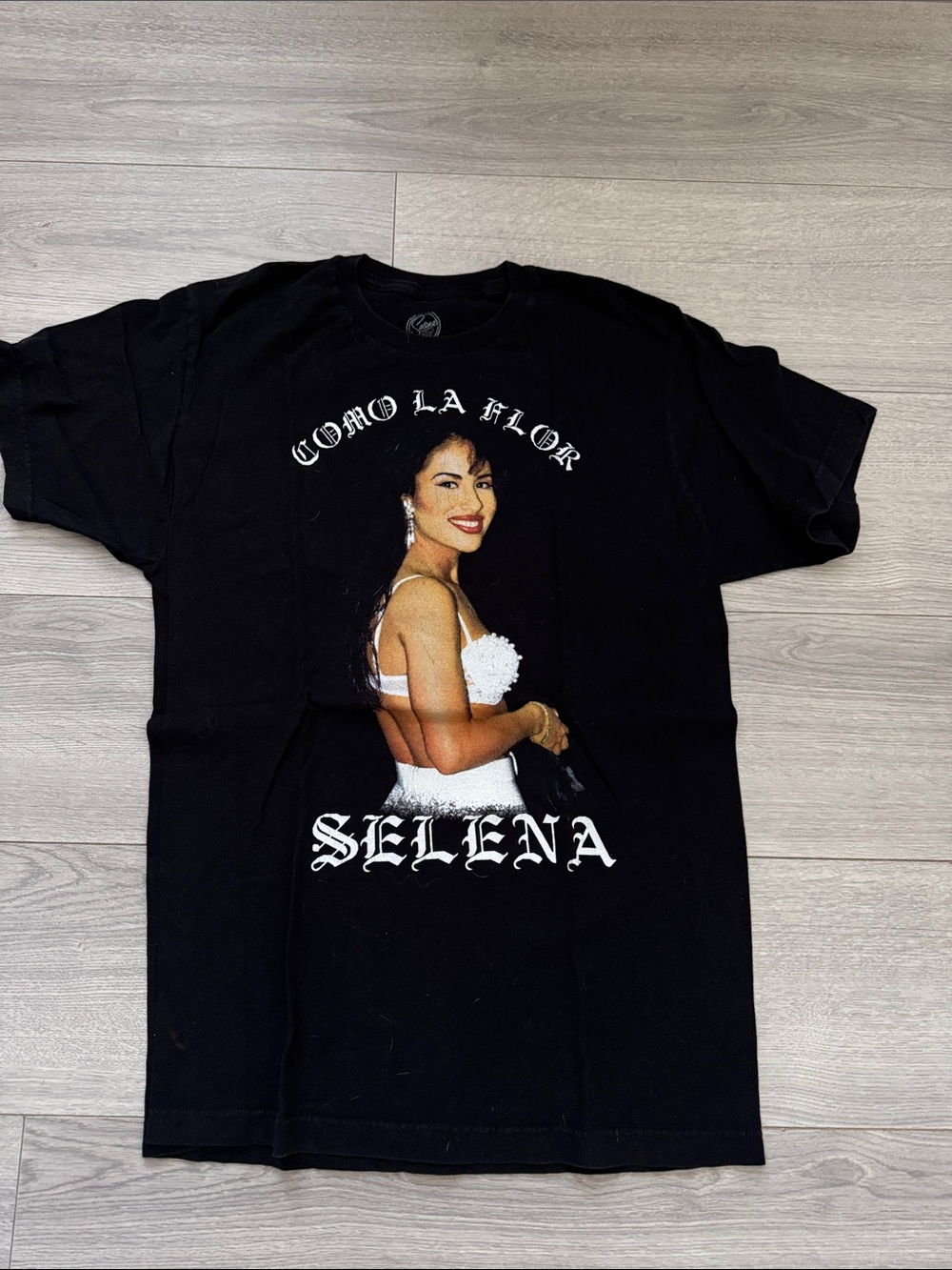 Vintage Selena Black Graphic Selena 'Como La Flor' Crewneck Tee